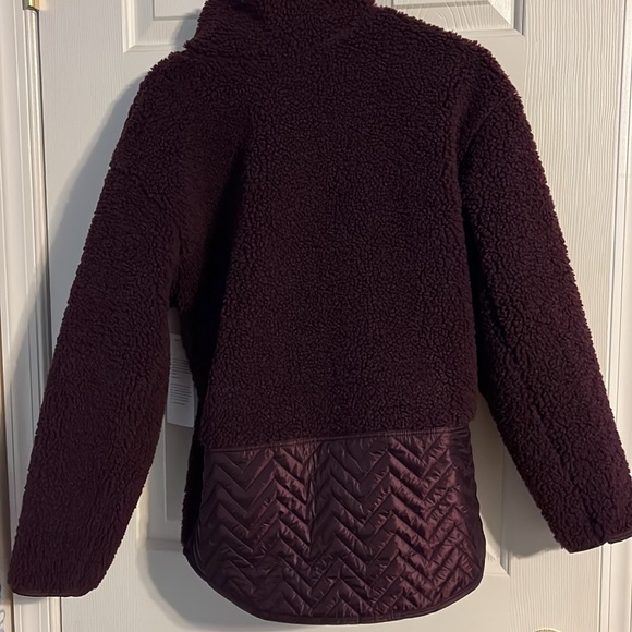 NWT Athleta Cozy Sherpa Snap Sweatshirt in Burgundy - Small - Picture 5 of 8
